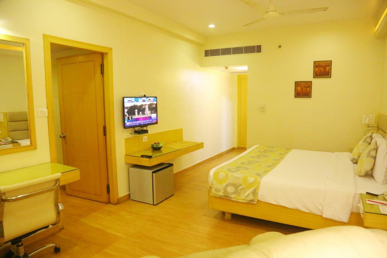 Royal Fort Hotel Visakhapatnam Eksteriør bilde
